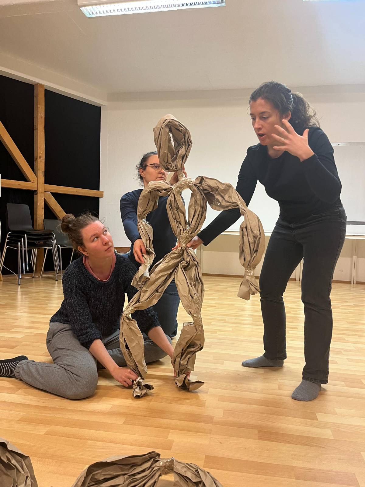 Workshop Szene: Ensemble Puppetry (bunraku style)